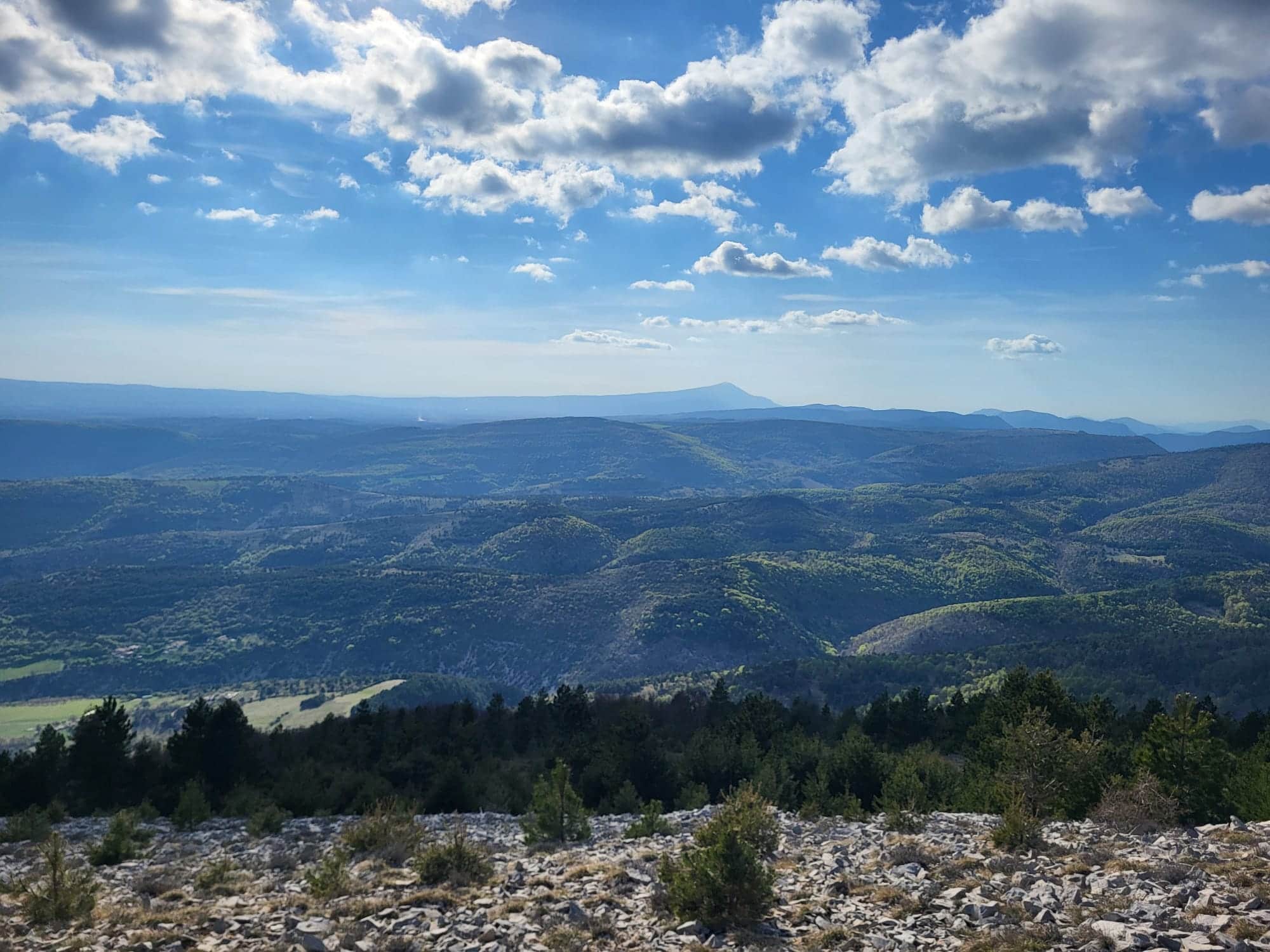 Paysage de Provence vu en parapente depuis Banon — Mont Ventoux à l'horizon, Alpes-de-Haute-Provence