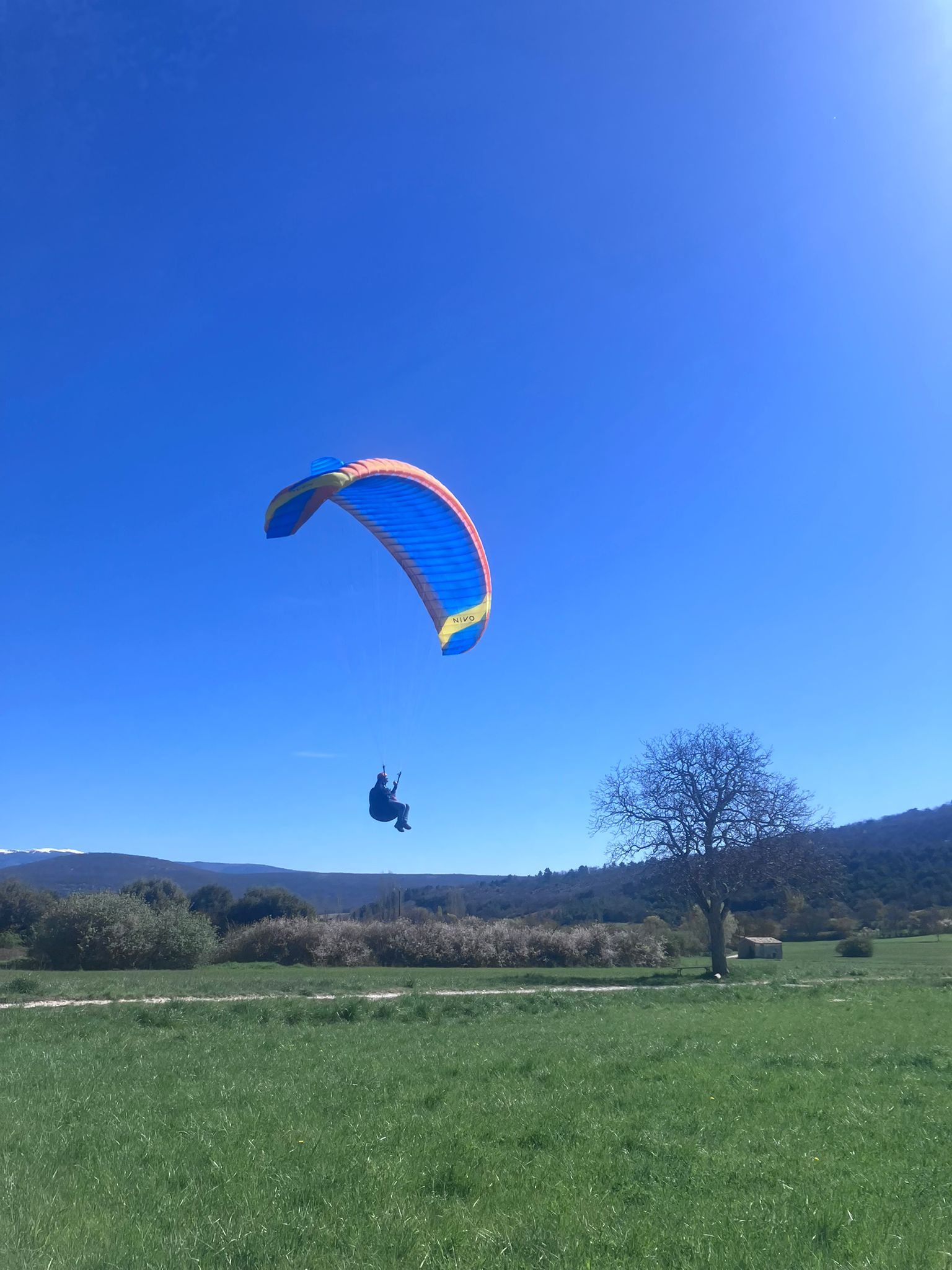 Premier vol solo en parapente au-dessus du Luberon avec Coccin'ailes Banon